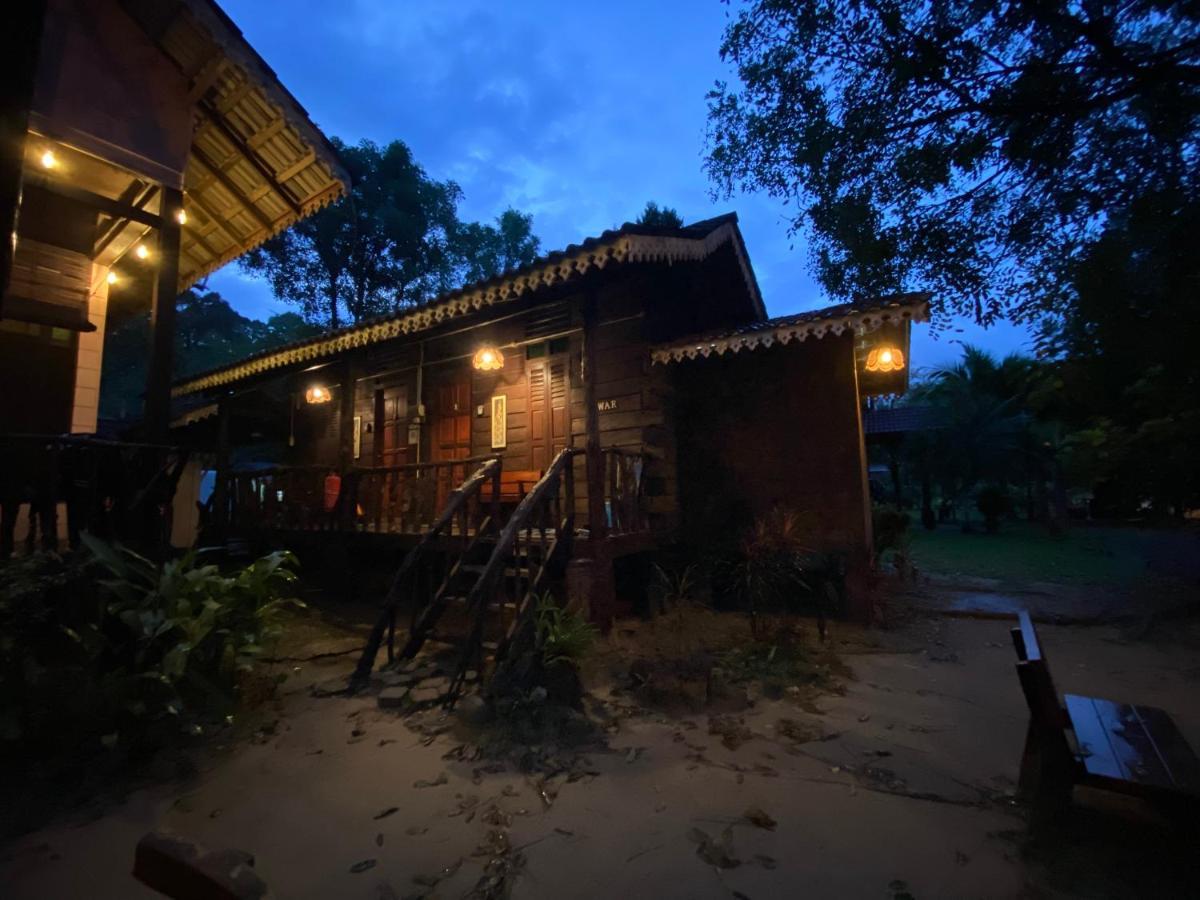 Rustic Chalet - Dahlia N Mawar At Sedim Vista 居林 外观 照片